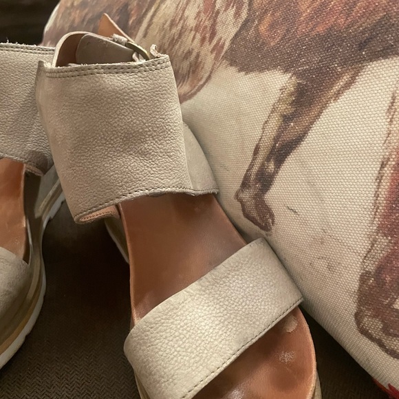 Tan Sandals - Picture 6 of 7